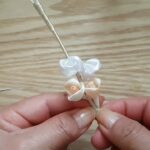 Compra flores sueltas para hacer tocados de forma fácil y económica