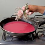 Decoración elegante: centros de mesa con velas y flores secas
