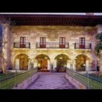Descubre el encanto histórico del Hotel Palacio de Guevara en el corazón de la ciudad