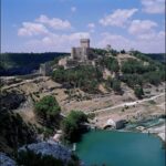 Descubre la belleza histórica del Parador de Alarcón en plena naturaleza