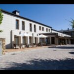 Descubre la belleza natural de Puebla de Sanabria desde el confort del Parador
