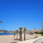 Descubre la espectacular longitud de la playa de Poniente en Benidorm