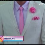 El elegante y sofisticado traje de novio blanco y dorado, la combinación perfecta para un matrimonio de ensueño