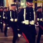 El imponente y elegante traje de gala de la Infantería de Marina Española