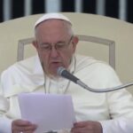 El simbolismo de la vela en el sacramento del bautismo