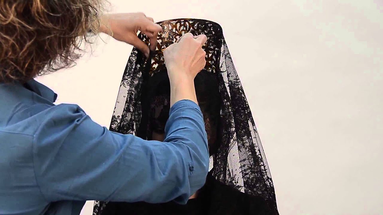Guía completa para colocar una mantilla en tu cabeza de forma fácil y