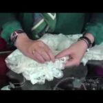 La elegancia atemporal de las novias con mantilla y peineta