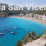 La hermosa Cala de San Vicente en Ibiza: un paraíso bañado por el sol