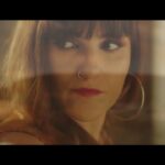Las 10 mejores letras de canciones para cantar con amigos en el autobús