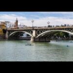 Letra de 'Por el puente Triana pasa la reina' Disfruta esta canción tradicional sevillana
