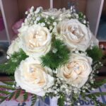 Novias elegantes sin gastar demasiado: ramos de novia sencillos y económicos