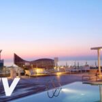 Piscina infinita con vistas al mar en el Hotel Pullman Skipper