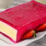 Tarta de Gelatina de Fresa con Leche Condensada Receta Fácil y Deliciosa